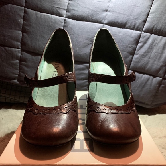 Bieviel Pantha Footwear - Picture 2 of 2